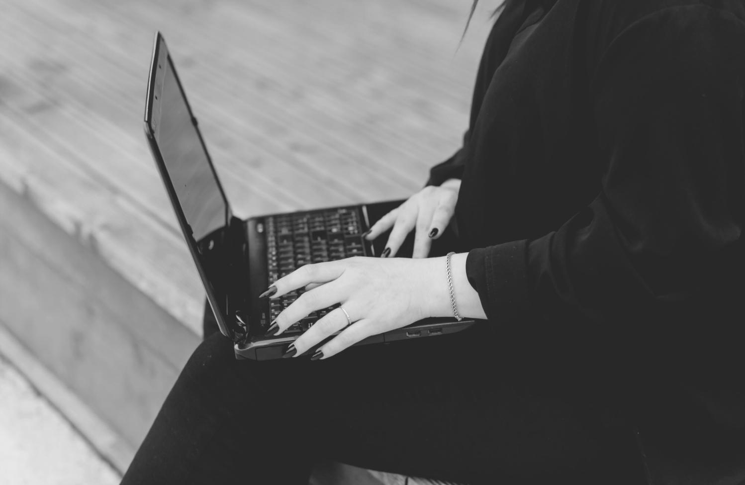 Formateurs en administration de bases de données travaillant sur des systèmes en production